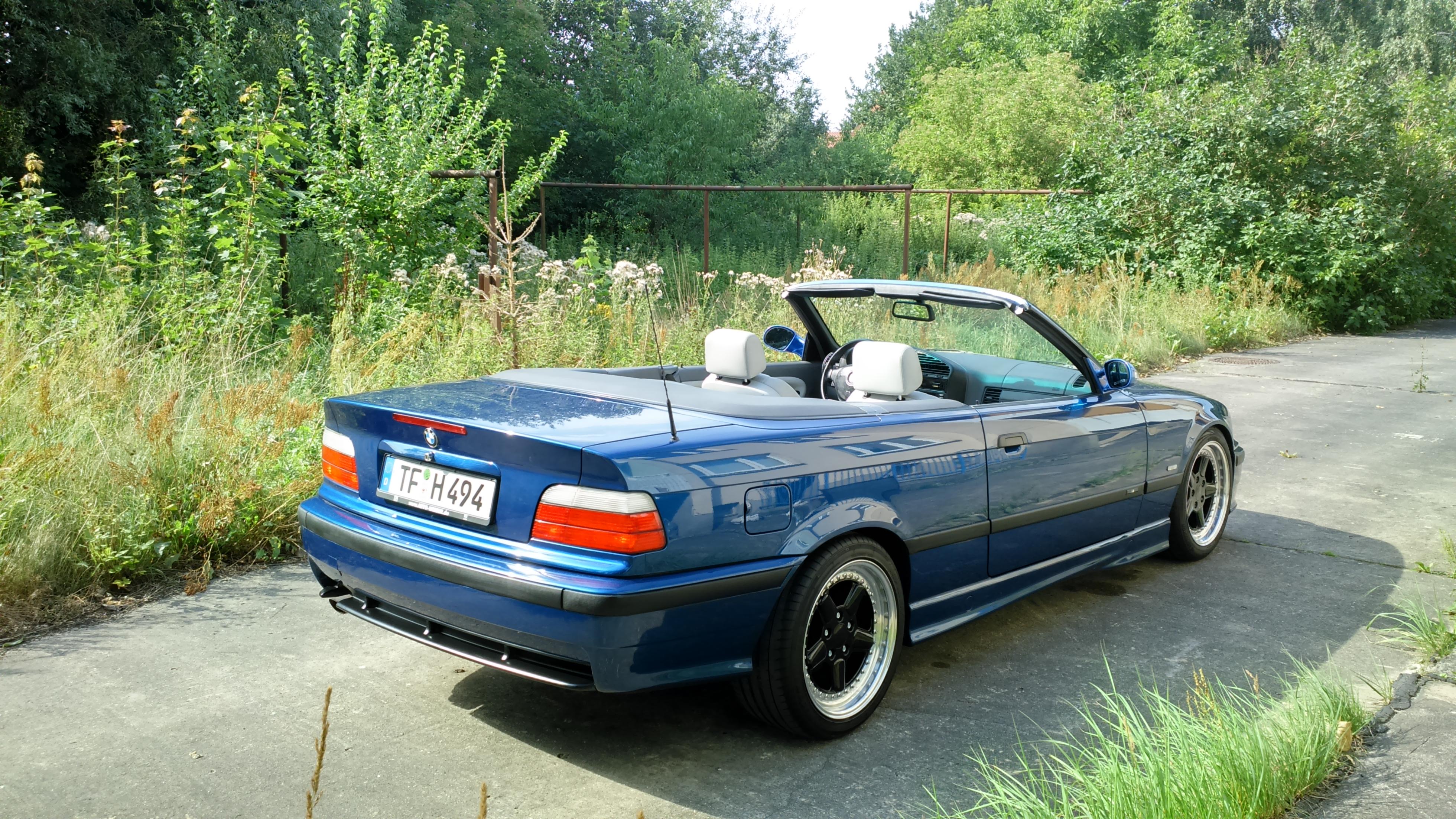 BMW Pin 3er E36 Cabrio silbern blau Maße 30x13mm 