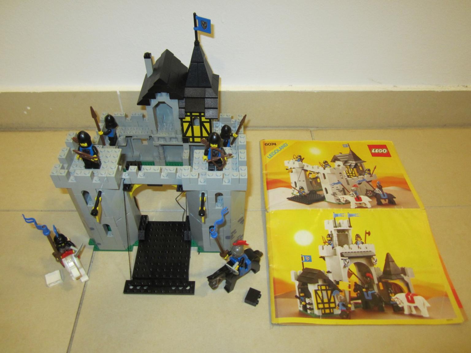 8 Ritter Umhang,Flagge,Fahne,Ritterburg,6074 für Figuren,kompatibel mit LEGO, 