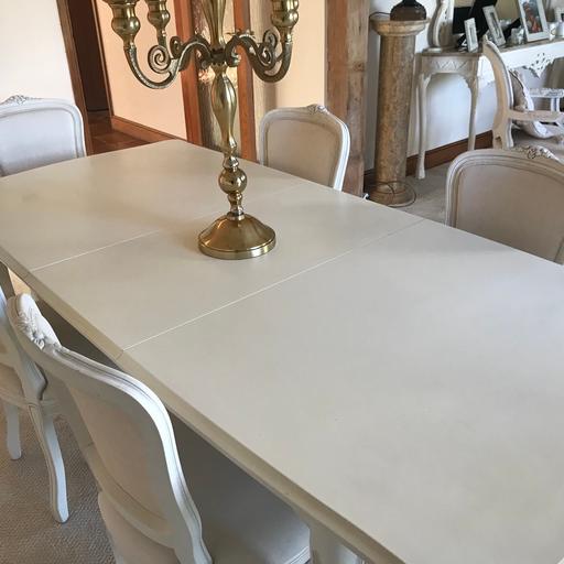 Laura Ashley Dining Room Table And 8, Laura Ashley Round Table And Chairs