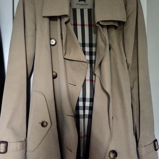 Beige Vintage Burberry Trench Coat In, How Can You Tell If A Vintage Burberry Trench Coat Is Real