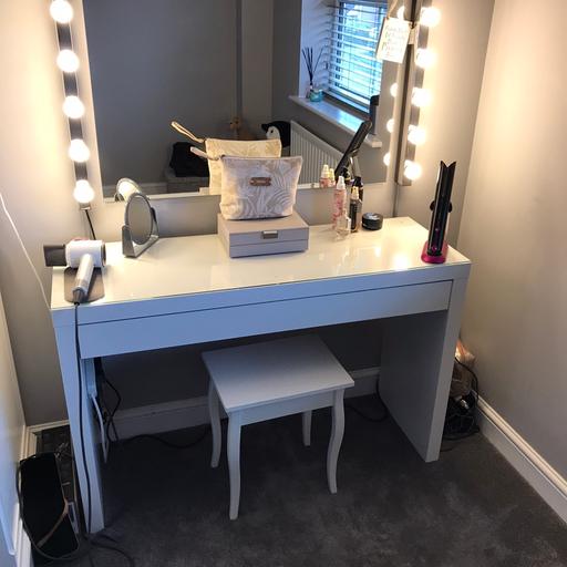 Dressing Table With Lights Ikea In, Vanity Desk With Mirror Lights Ikea