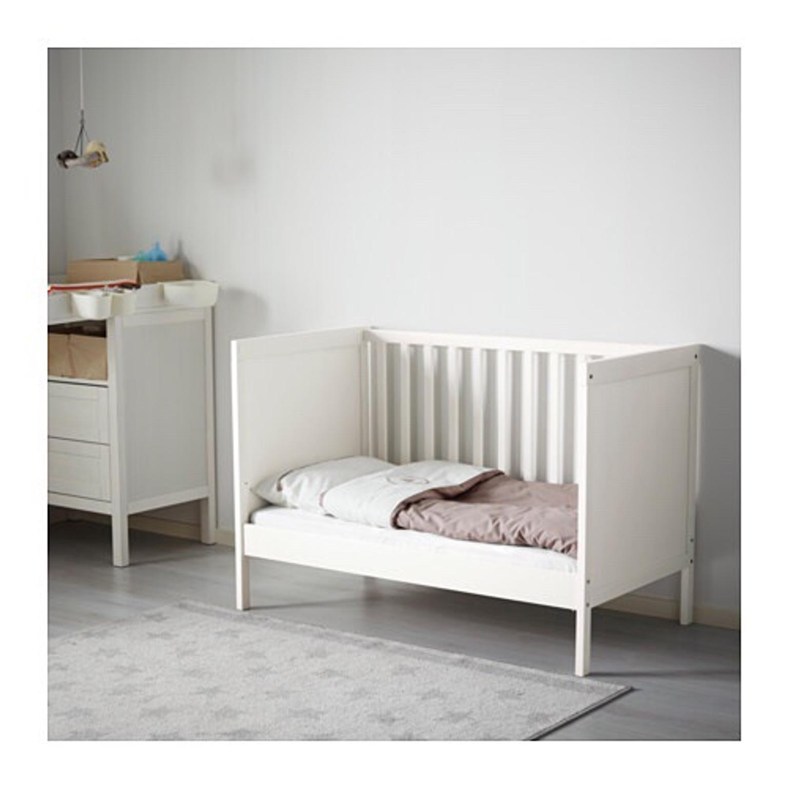 IKEA Babybett Kinderbett Gitterbett  mit Matratze weiß 60 x 120 cm 