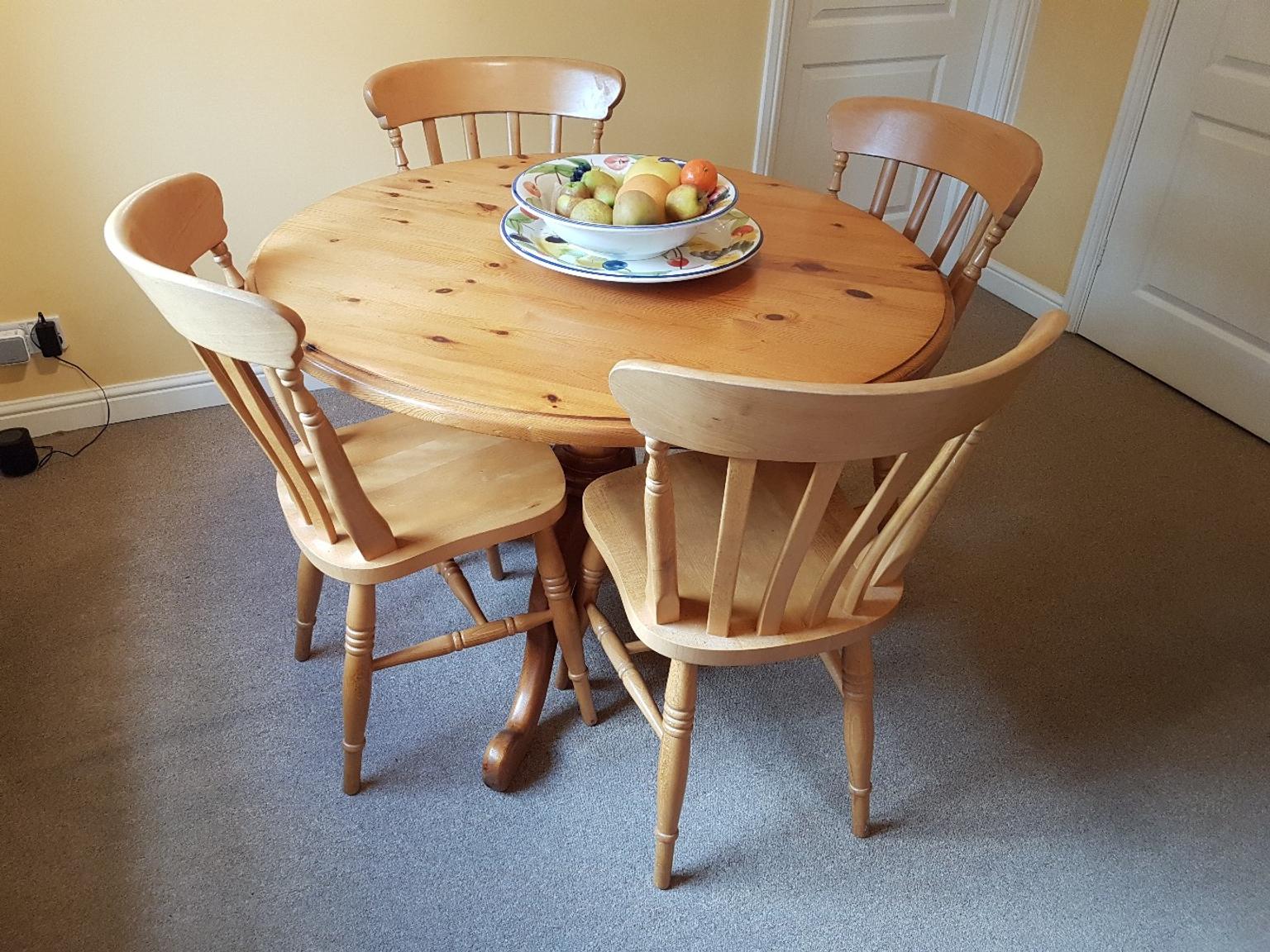 Round Pine Table And Chairs In Pr7, Pine Round Table And Chairs For Kitchen
