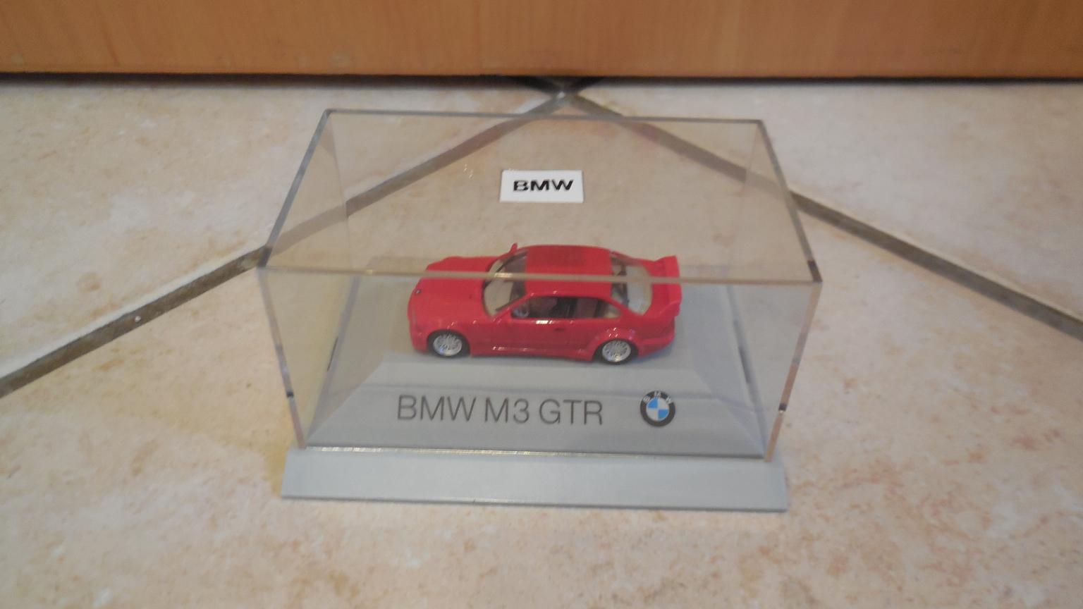 BMW 3er E36 M3 GTR Coupe Rot 1990-2000 H0 mit Sockel und Vitrine 1/87 Herpa Mode 